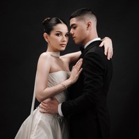 Alyssa akhirnya membagikan foto preweddingnya dengan Al Ghazali. Tampi serasi, keduanya berbalut busana hitam-putih. Foto: Instagram/@alyssaguise
