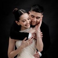 Sebentar lagi akan segera menikah, Alyssa dan Al juga memamerkan pose mesra mereka. The countdown to forever begins now…  tulis Alyssa dalam unggahannya. Foto: Instagram/@alyssaguise
