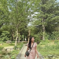 Terlihat begitu bahagia, Prilly tak henti membagikan senyum manisnya selama di sana. “Aura bahagianya terpancar nyata ya pril,” tulis salah satu komentar. “Semua akan berbunga kalau sudah menemukan yang tepat. Prilly lg mode bucin dngn omara ikut happy bgt liatnya,” tambah komentar lain. Foto: Instagram/@prillylatuconsina96