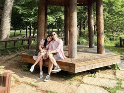 8 Foto Prilly Latuconsina di Nami Island, Bergaya Couple Bareng Pacar