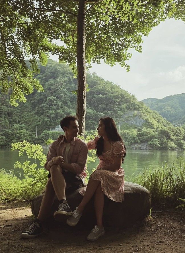 Prilly dan Omara memang kerap travelling bersama. Hal itu terlihat dari unggahan-unggahan mereka di Instagram. Sebelum ke Korea, keduanya sempat liburan bersama ke Kamboja, Thailand, dan Singapura. Foto: Instagram/@prillylatuconsina96