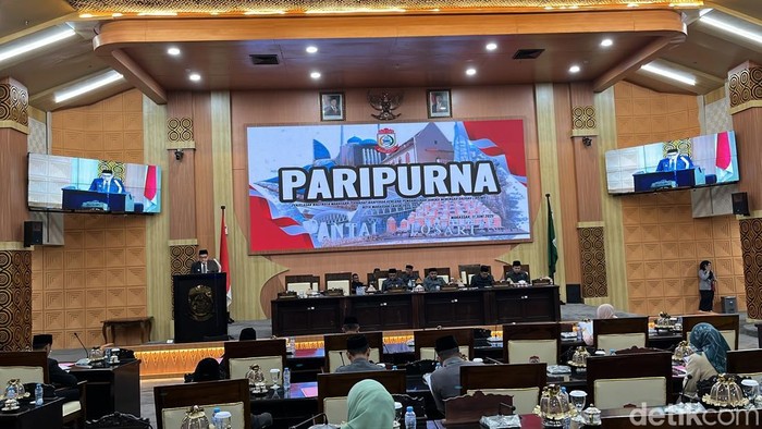 Rapat paripurna terkait pembacaan RPJMD di DPRD Makassar.
