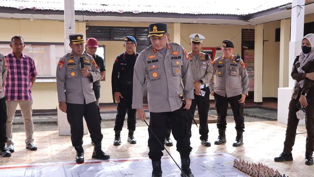 Ratusan personel polisi disiagakan menjelang ritual Bakar Tongkang di Bagansiapiapi, Rohil.