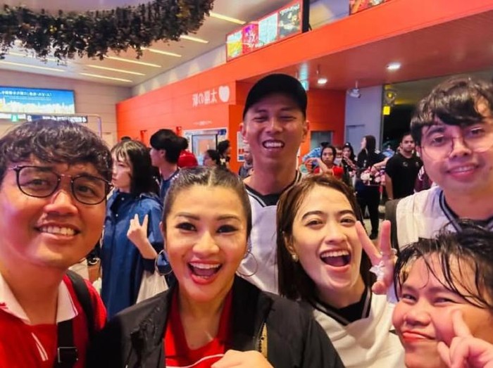 seleb nonton ke Jepang seleb nonton ke Jepang