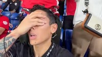 Ganindra Bimo juga gak mau ketinggalan menyaksikan langsung pertandingan di Suita City Stadium. Foto: instagram