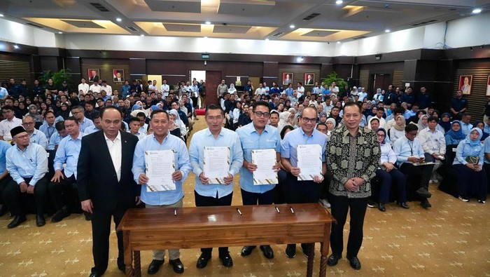 Seluruh pegawai di lingkungan Kementerian Koperasi (Kemenkop) menandatangani pakta integritas anti korupsi demi menyukseskan program Koperasi Desa Merah Putih (dok. ist)