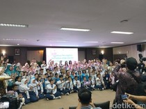 Selvi Ananda Sosialisasi Cegah Pernikahan Dini ke Siswa SMP di Mataram