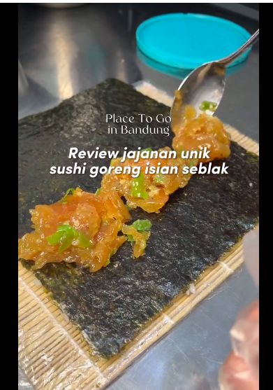 Setelah Seblak Matcha, di Bandung Kini Ada Sushi Goreng Isi Seblak