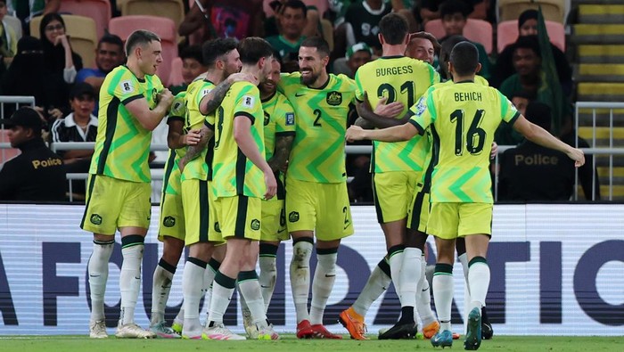 JEDDAH, SAUDI ARABIA - JUNE 10: Mitch Duke of Australia celebrates scoring his teams second goal with teammates during the 2026 FIFA World Cup Round Three AFC Asian Qualifier match between Saudi Arabia and Australia Socceroos at King Abdullah Sports City on June 10, 2025 in Jeddah, Saudi Arabia. (Photo by Yasser Bakhsh/Getty Images)