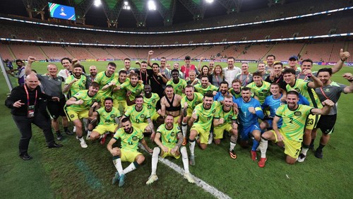 JEDDAH, SAUDI ARABIA - JUNE 10: Players of Australia pose for a photo as they celebrate victory and subsequent qualification for the 2026 World Cup following the 2026 FIFA World Cup Round Three AFC Asian Qualifier match between Saudi Arabia and Australia Socceroos at King Abdullah Sports City on June 10, 2025 in Jeddah, Saudi Arabia. (Photo by Robert Cianflone/Getty Images)