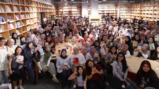 320 Orang Membaca Senyap di Gramedia Jalma Blok M 320 Orang Membaca Senyap di Gramedia Jalma Blok M