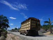Gubernur Wahid Bakal Panggil Perusahaan yang Bikin Jalan di Riau Rusak