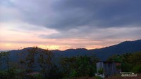 Menyaksikan senja di Clongop seperti di Kintamani bali