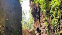 Gua Gumantung.