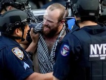 Giliran Warga New York Ramai-ramai Protes Kebijakan Imigrasi Trump