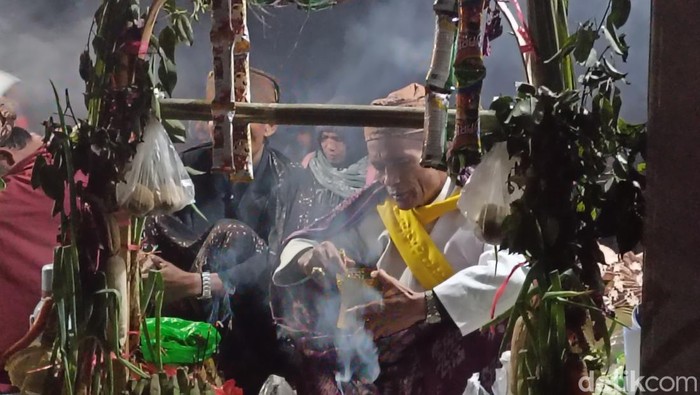 Upacara Yadnya Kasada Suku Tengger dan pengukuhan pandita dukun di Probolinggo