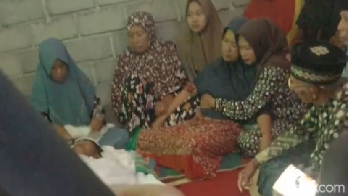 Viral perempuan di Dompu menikah dengan mayat. (Tangkapan layar di Facebook)