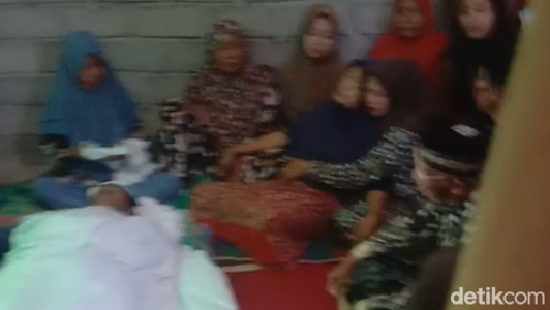 Viral perempuan di Dompu menikah dengan mayat. (Tangkapan layar di Facebook)