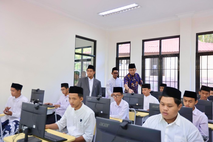 Wakil Ketua MPR RI Edhie Baskoro Yudhoyono (Ibas) melakukan kunjungan kerja di Kabupaten Pacitan.