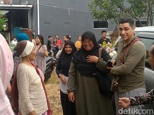 Ibu-Anak Bertemu Usai Pisah Beda Benua 42 Tahun, Ngobrol Pakai Google Translate