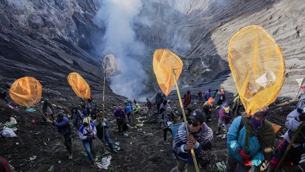 Yadnya Kasada, Ritual Sakral di Kaldera Bromo
