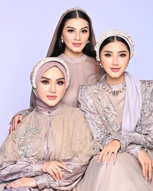 Secara medis, dagu belah sebenarnya suatu bentuk ‘ketidaksempurnaan’ yang justru memberi nilai lebih pada wajah seseorang. Sama hal nya seperti lesung pipi. Foto: Instagram/@gheayoubi
