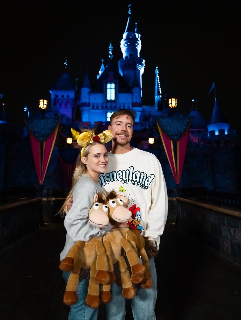 YouTuber MrBeast sewa Disneyland untuk kencan semalam.
