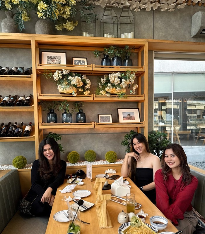10 Momen Casen, Istri Marshel Widianto Saat Makan Steak dan Gelato