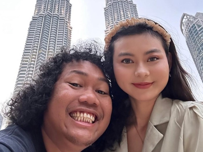 10 Momen Casen, Istri Marshel Widianto Saat Makan Steak dan Gelato