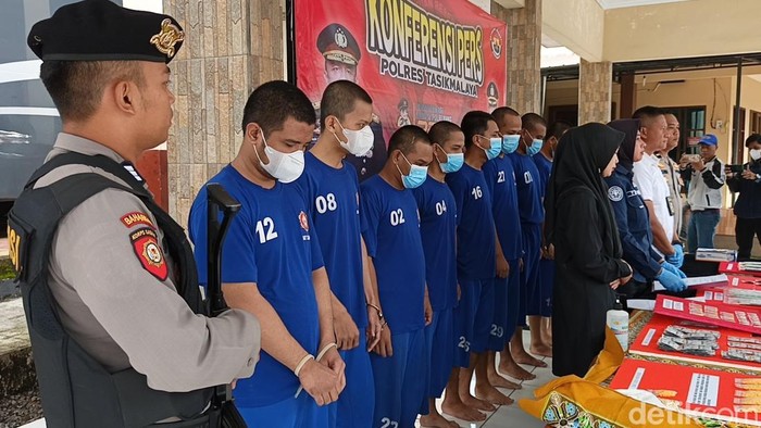 9 pemuda Tasikmalaya digelandang polisi karena menjual barang haram