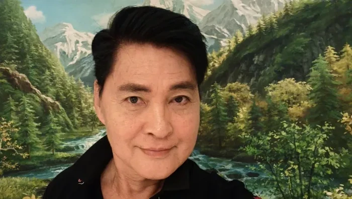 Tak Gengsi, Aktor Hong Kong Kini Jualan Ceker Ayam