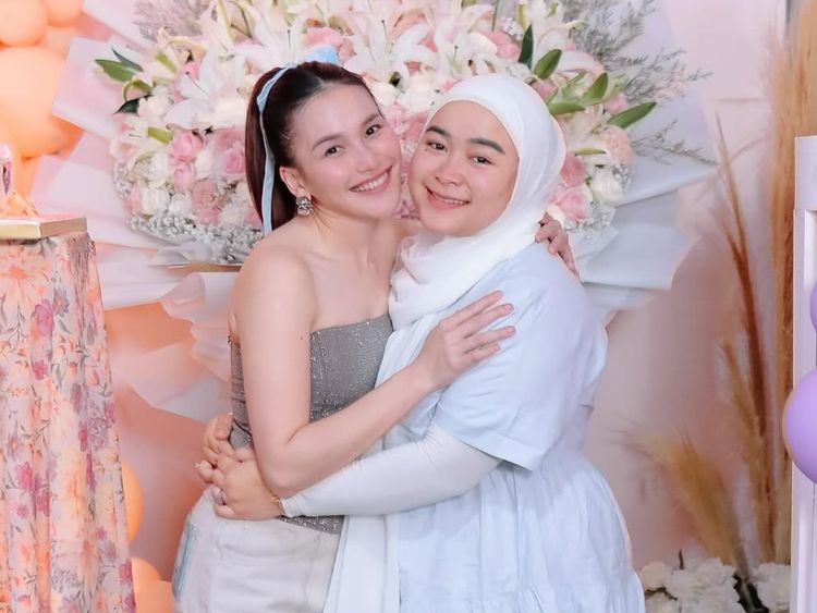6 Gaya Ayu Ting Ting di Ultah Syifa Adiknya, Pilihan Busana Jadi Sorotan