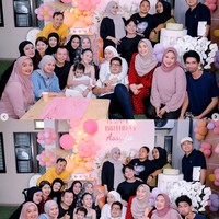 Penampilan Ayu sendiri di acara ulang tahun tersebut jadi sorotan dan dianggap terlalu terbuka. Foto utk dikenang seumur hidup.. tp kembenan doang, tulis salah satu komentar. Salfok sma baju nya k ayu, tambah komentar lain. Adeknya tertutup bgt, kakaknya kebalikannya, komentar lain. Foto: Instagram/@ayutingting92