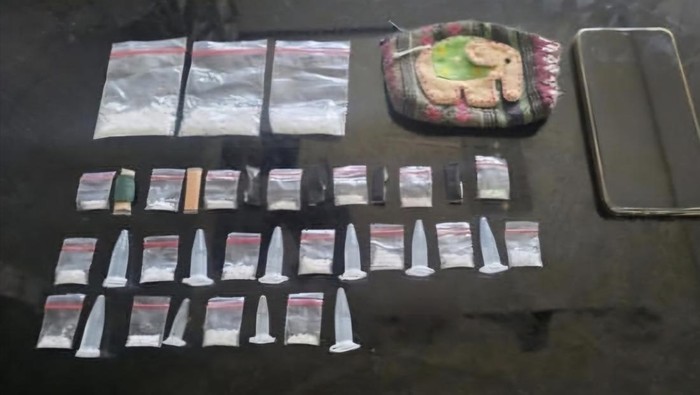 Barang bukti 20 paket sabu dari pengedar berinisial IS (42) di Tanahsareal, Kota Bogor, Jawa Barat (Jabar).