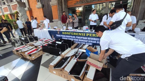 Sejumlah barang bukti yang disita Polda Bali dari sindikat love scamming, Rabu (11/6/2025).