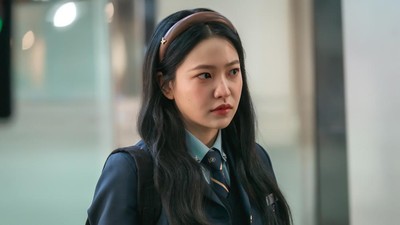 Wajah Ketus Yeri Red Velvet di Drakor BITCH X RICH 2
