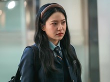 Wajah Ketus Yeri Red Velvet di Drakor BITCH X RICH 2