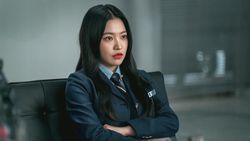 Wajah Ketus Yeri Red Velvet di Drakor BITCH X RICH 2