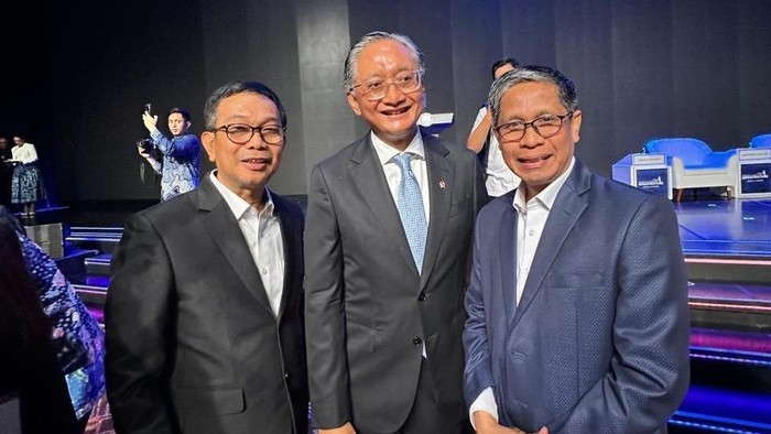 Bupati Soppeng Suwardi Haseng dan Wakil Bupati Soppeng Selle Ks Dalle berfoto bersama Menteri Pekerjaan Umum (PU) Dody Hanggodo. Dokumen Istimewa