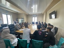 Gaji Diduga Dipotong Mandor, Buruh Pelabuhan di Parepare Mengadu ke DPRD