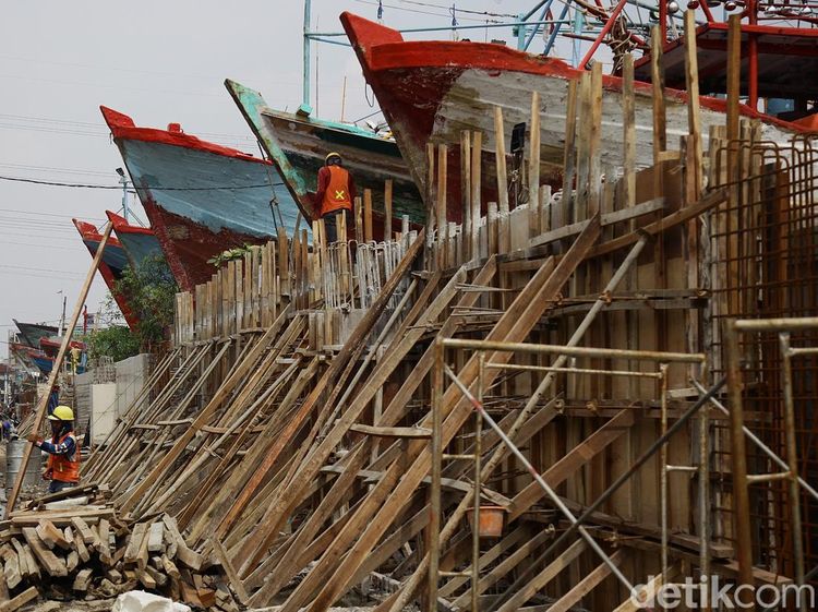 Tembok 3,6 Meter Dibangun di Pluit demi Cegah Banjir Rob