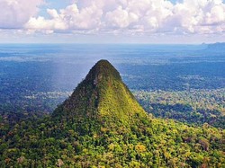 Puncak Aneh Cerro El Cono Diyakini Piramida Tersembunyi di Hutan Amazon