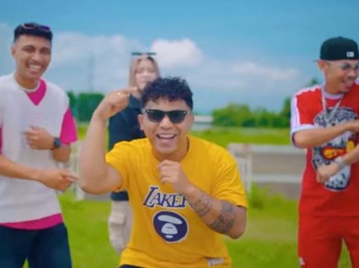 Cuplikan MV Lagu Tabola Bale