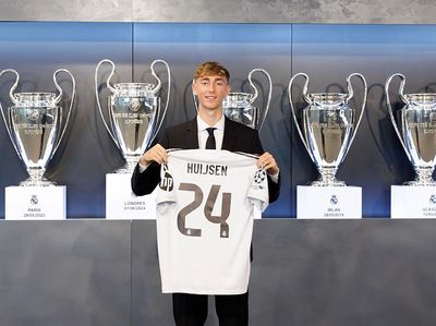 Laris Manis Bek Bournemouth: Dibeli PSG, Madrid, Liverpool