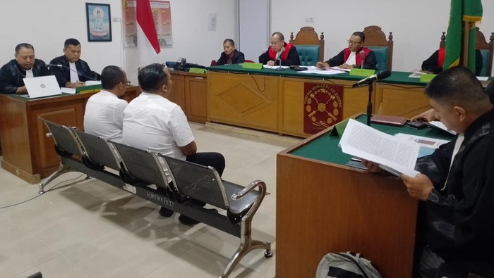 Dua terdakwa M Fauzi  dan Ahmad Sugeng Santoso jalani sidang perdana