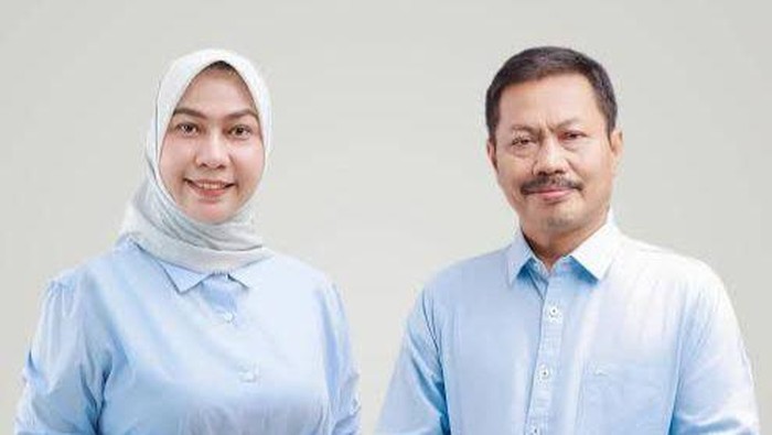 Erna Lisa Halaby dan Wartono.