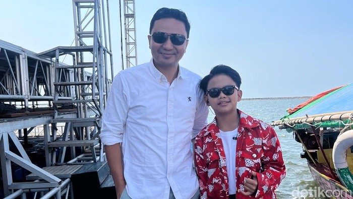 Farel Prayoga bersama manajer Rais Simson