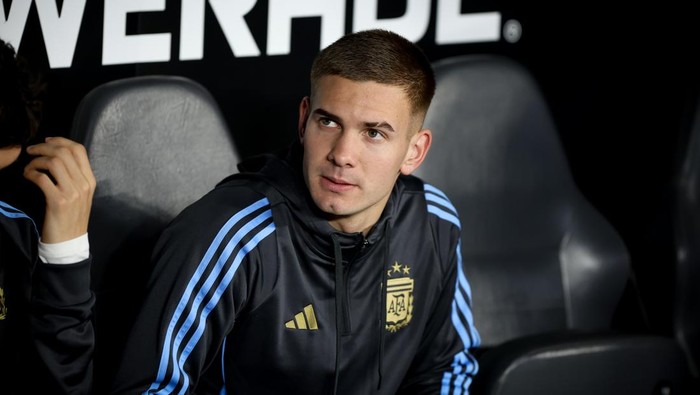 BUENOS AIRES, ARGENTINA - 2025/06/10: Franco Mastantuono of Argentina seen in action during the match between Argentina and Colombia as part of 2026 FIFA World Cup Qualifiers at Mas Monumental Stadium. Final score: Argentina 1 - 1 Colombia. (Photo by Roberto Tuero/SOPA Images/LightRocket via Getty Images)