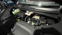 AION E9 PHEV memiliki kapasitas tangki bensin berukuran jumbo, 56 liter. Dibutuhkan jarak hingga 1.032 km untuk membuat tangki bahan bakar tersebut kosong kembali. Foto: Luthfi Anshori/detikOto