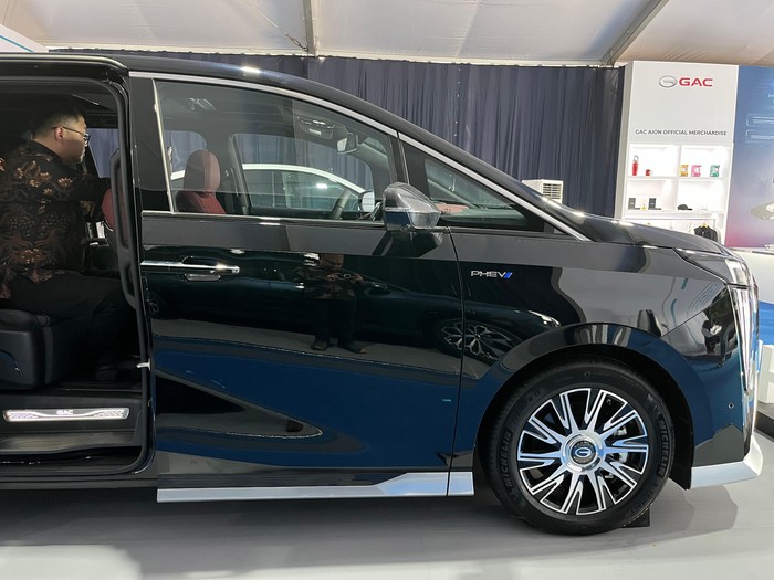 GAC E9 PHEV pesaing Toyota Alphard dan Denza D9